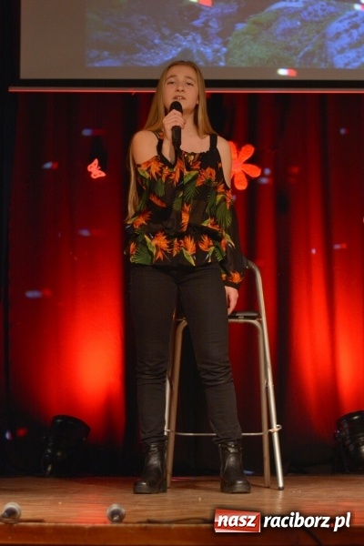 Zdjęcie w galerii na portalu naszraciborz.pl: Na wiosenną nutę na scenie w MDK wiadomości z regionu