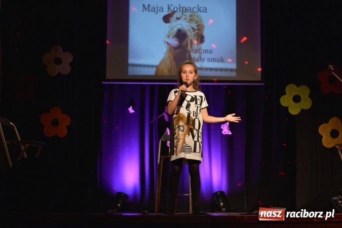 Zdjęcie w galerii na portalu naszraciborz.pl: Na wiosenną nutę na scenie w MDK wiadomości z regionu