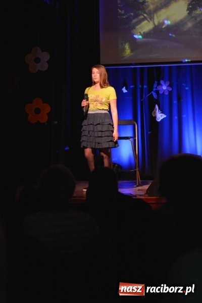 Zdjęcie w galerii na portalu naszraciborz.pl: Na wiosenną nutę na scenie w MDK wiadomości z regionu