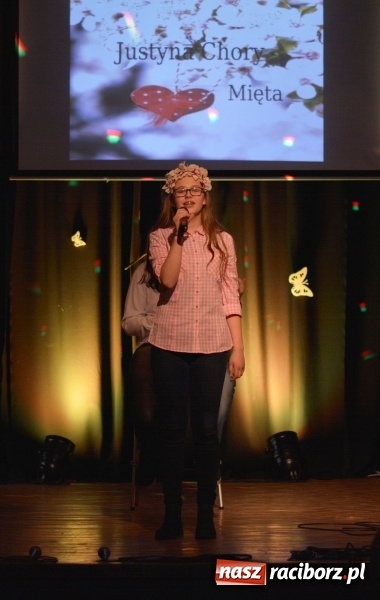 Zdjęcie w galerii na portalu naszraciborz.pl: Na wiosenną nutę na scenie w MDK wiadomości z regionu