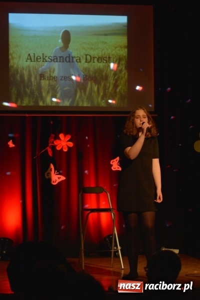 Zdjęcie w galerii na portalu naszraciborz.pl: Na wiosenną nutę na scenie w MDK wiadomości z regionu