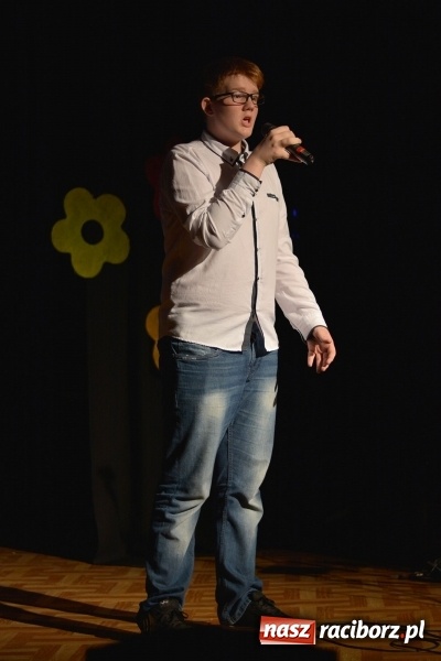 Zdjęcie w galerii na portalu naszraciborz.pl: Na wiosenną nutę na scenie w MDK wiadomości z regionu