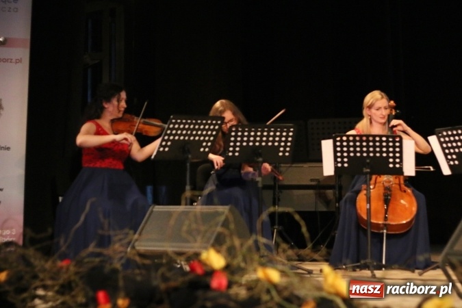 Zdjęcie w galerii na portalu naszraciborz.pl: Grand Prix raciborskiego V Ogólnopolskiego Przeglądu Piosenki Hiszpańskojęzycznej dla warszawianki  wiadomości z regionu