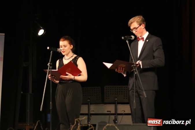 Zdjęcie w galerii na portalu naszraciborz.pl: Grand Prix raciborskiego V Ogólnopolskiego Przeglądu Piosenki Hiszpańskojęzycznej dla warszawianki  wiadomości z regionu