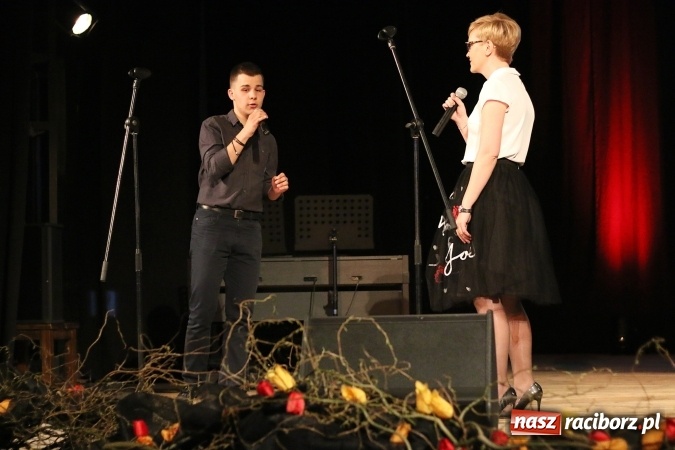 Zdjęcie w galerii na portalu naszraciborz.pl: Grand Prix raciborskiego V Ogólnopolskiego Przeglądu Piosenki Hiszpańskojęzycznej dla warszawianki  wiadomości z regionu