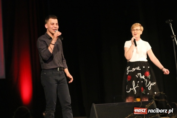 Zdjęcie w galerii na portalu naszraciborz.pl: Grand Prix raciborskiego V Ogólnopolskiego Przeglądu Piosenki Hiszpańskojęzycznej dla warszawianki  wiadomości z regionu