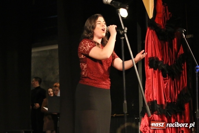 Zdjęcie w galerii na portalu naszraciborz.pl: Grand Prix raciborskiego V Ogólnopolskiego Przeglądu Piosenki Hiszpańskojęzycznej dla warszawianki  wiadomości z regionu