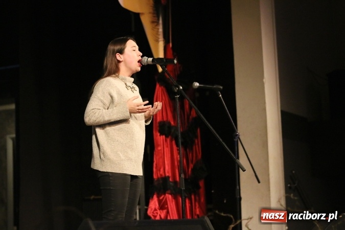 Zdjęcie w galerii na portalu naszraciborz.pl: Grand Prix raciborskiego V Ogólnopolskiego Przeglądu Piosenki Hiszpańskojęzycznej dla warszawianki  wiadomości z regionu