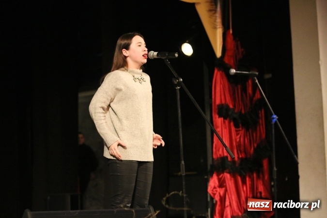 Zdjęcie w galerii na portalu naszraciborz.pl: Grand Prix raciborskiego V Ogólnopolskiego Przeglądu Piosenki Hiszpańskojęzycznej dla warszawianki  wiadomości z regionu