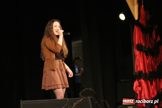 Zdjęcie w galerii na portalu naszraciborz.pl: Grand Prix raciborskiego V Ogólnopolskiego Przeglądu Piosenki Hiszpańskojęzycznej dla warszawianki  wiadomości z regionu