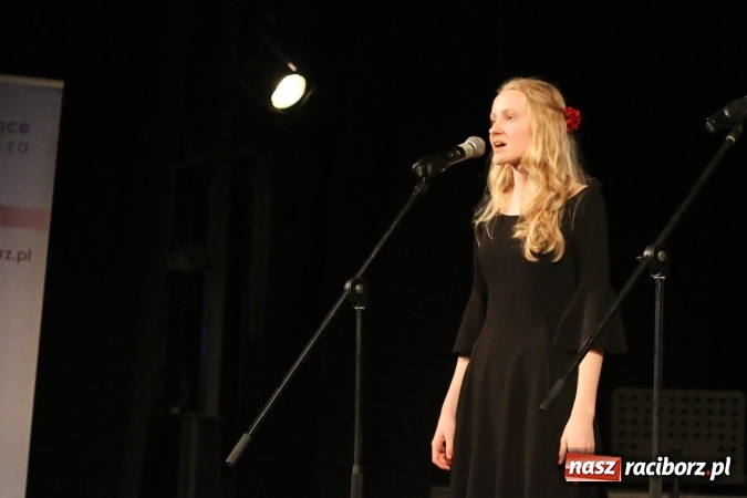 Zdjęcie w galerii na portalu naszraciborz.pl: Grand Prix raciborskiego V Ogólnopolskiego Przeglądu Piosenki Hiszpańskojęzycznej dla warszawianki  wiadomości z regionu