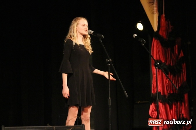 Zdjęcie w galerii na portalu naszraciborz.pl: Grand Prix raciborskiego V Ogólnopolskiego Przeglądu Piosenki Hiszpańskojęzycznej dla warszawianki  wiadomości z regionu