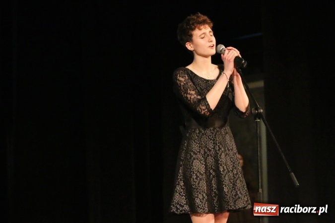 Zdjęcie w galerii na portalu naszraciborz.pl: Grand Prix raciborskiego V Ogólnopolskiego Przeglądu Piosenki Hiszpańskojęzycznej dla warszawianki  wiadomości z regionu