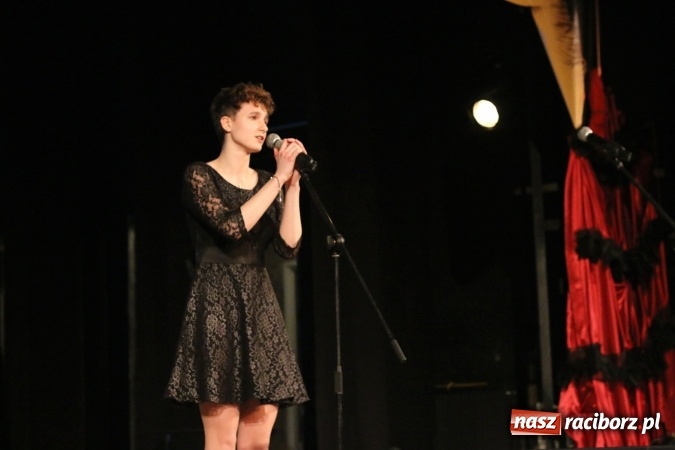 Zdjęcie w galerii na portalu naszraciborz.pl: Grand Prix raciborskiego V Ogólnopolskiego Przeglądu Piosenki Hiszpańskojęzycznej dla warszawianki  wiadomości z regionu