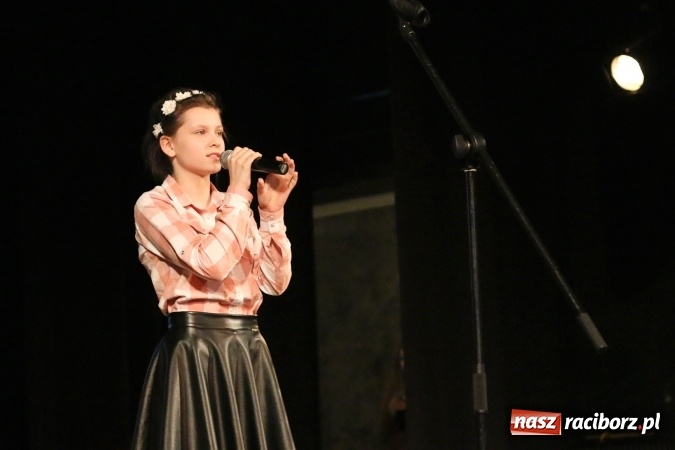 Zdjęcie w galerii na portalu naszraciborz.pl: Grand Prix raciborskiego V Ogólnopolskiego Przeglądu Piosenki Hiszpańskojęzycznej dla warszawianki  wiadomości z regionu
