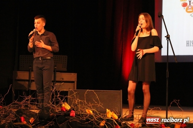 Zdjęcie w galerii na portalu naszraciborz.pl: Grand Prix raciborskiego V Ogólnopolskiego Przeglądu Piosenki Hiszpańskojęzycznej dla warszawianki  wiadomości z regionu