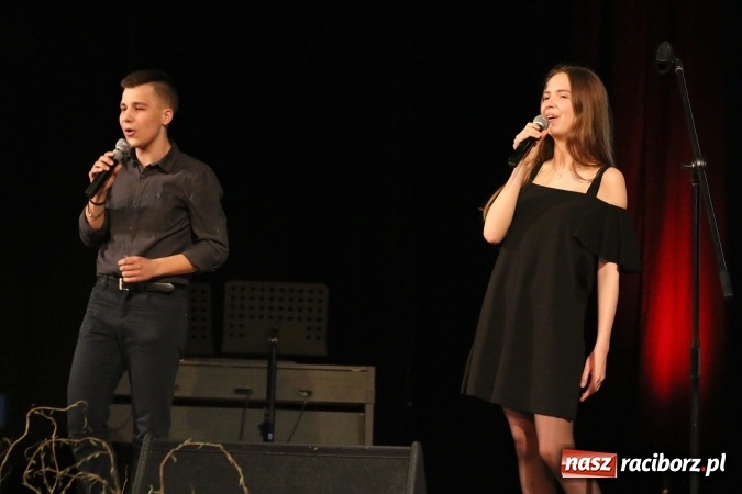 Zdjęcie w galerii na portalu naszraciborz.pl: Grand Prix raciborskiego V Ogólnopolskiego Przeglądu Piosenki Hiszpańskojęzycznej dla warszawianki  wiadomości z regionu