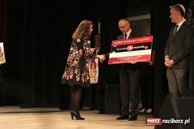 Zdjęcie w galerii na portalu naszraciborz.pl: Grand Prix raciborskiego V Ogólnopolskiego Przeglądu Piosenki Hiszpańskojęzycznej dla warszawianki  wiadomości z regionu