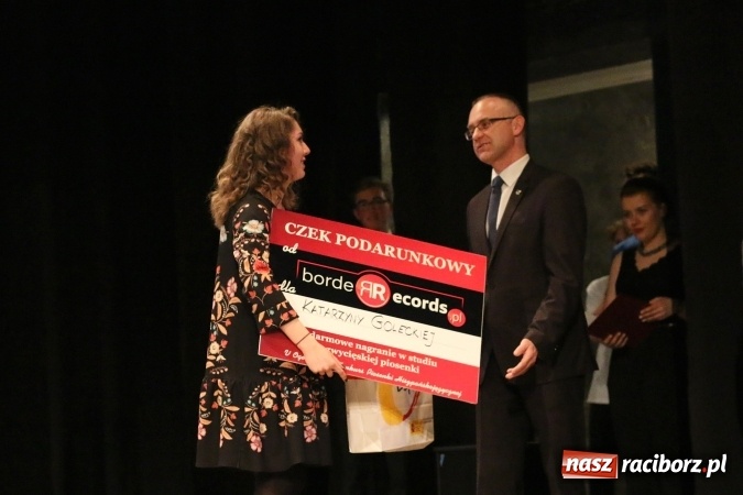 Zdjęcie w galerii na portalu naszraciborz.pl: Grand Prix raciborskiego V Ogólnopolskiego Przeglądu Piosenki Hiszpańskojęzycznej dla warszawianki  wiadomości z regionu