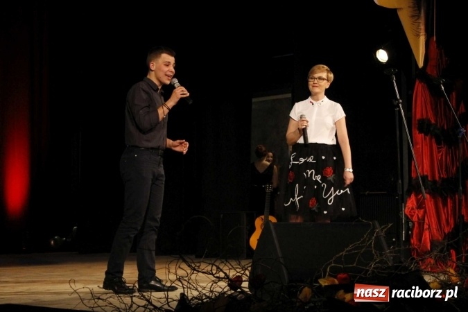 Zdjęcie w galerii na portalu naszraciborz.pl: Grand Prix raciborskiego V Ogólnopolskiego Przeglądu Piosenki Hiszpańskojęzycznej dla warszawianki  wiadomości z regionu