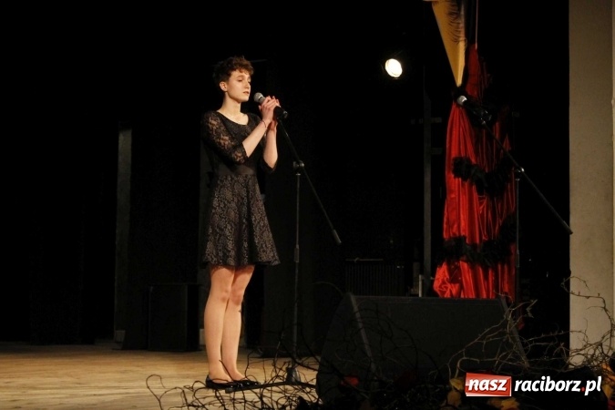 Zdjęcie w galerii na portalu naszraciborz.pl: Grand Prix raciborskiego V Ogólnopolskiego Przeglądu Piosenki Hiszpańskojęzycznej dla warszawianki  wiadomości z regionu