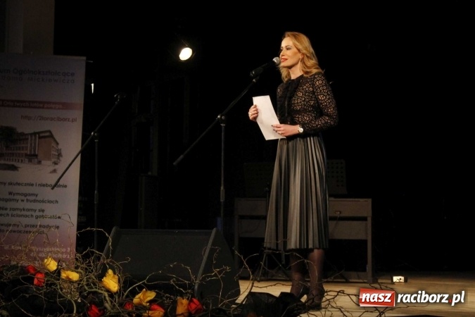 Zdjęcie w galerii na portalu naszraciborz.pl: Grand Prix raciborskiego V Ogólnopolskiego Przeglądu Piosenki Hiszpańskojęzycznej dla warszawianki  wiadomości z regionu