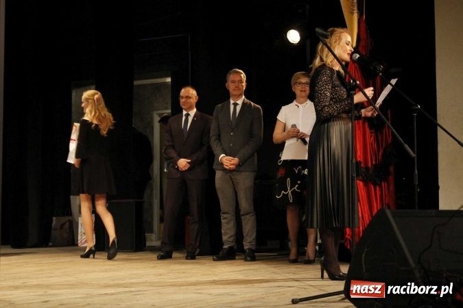 Zdjęcie w galerii na portalu naszraciborz.pl: Grand Prix raciborskiego V Ogólnopolskiego Przeglądu Piosenki Hiszpańskojęzycznej dla warszawianki  wiadomości z regionu