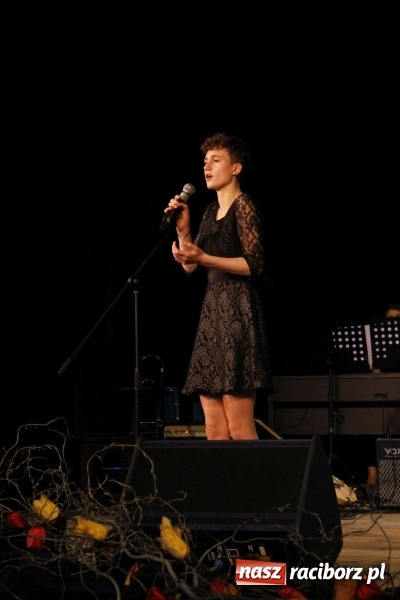 Zdjęcie w galerii na portalu naszraciborz.pl: Grand Prix raciborskiego V Ogólnopolskiego Przeglądu Piosenki Hiszpańskojęzycznej dla warszawianki  wiadomości z regionu