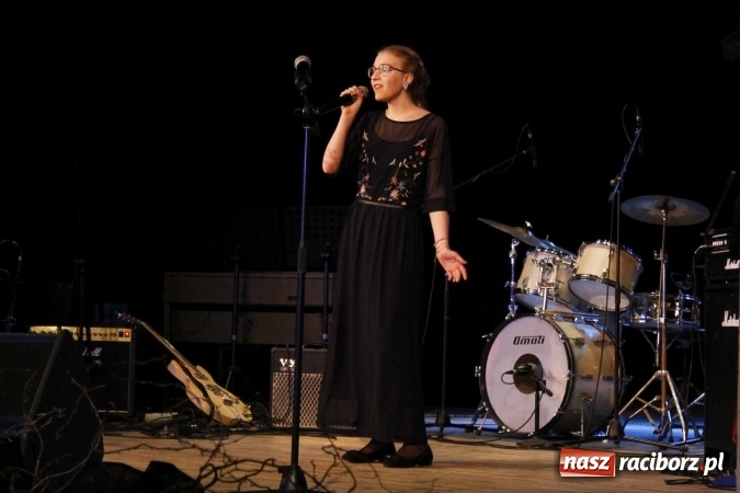 Zdjęcie w galerii na portalu naszraciborz.pl: Grand Prix raciborskiego V Ogólnopolskiego Przeglądu Piosenki Hiszpańskojęzycznej dla warszawianki  wiadomości z regionu