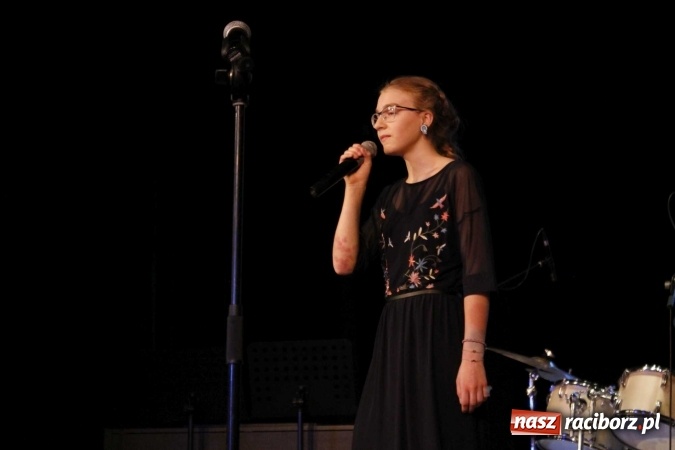Zdjęcie w galerii na portalu naszraciborz.pl: Grand Prix raciborskiego V Ogólnopolskiego Przeglądu Piosenki Hiszpańskojęzycznej dla warszawianki  wiadomości z regionu