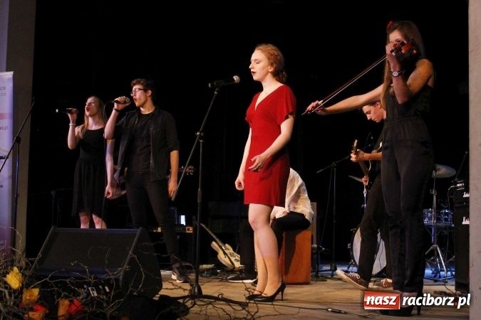Zdjęcie w galerii na portalu naszraciborz.pl: Grand Prix raciborskiego V Ogólnopolskiego Przeglądu Piosenki Hiszpańskojęzycznej dla warszawianki  wiadomości z regionu