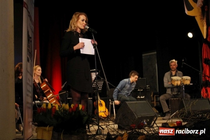 Zdjęcie w galerii na portalu naszraciborz.pl: Grand Prix raciborskiego V Ogólnopolskiego Przeglądu Piosenki Hiszpańskojęzycznej dla warszawianki  wiadomości z regionu