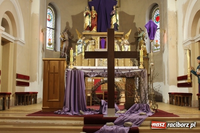Zdjęcie w galerii na portalu naszraciborz.pl: IV Droga Krzyżowa ulicami Sławikowa wiadomości z regionu