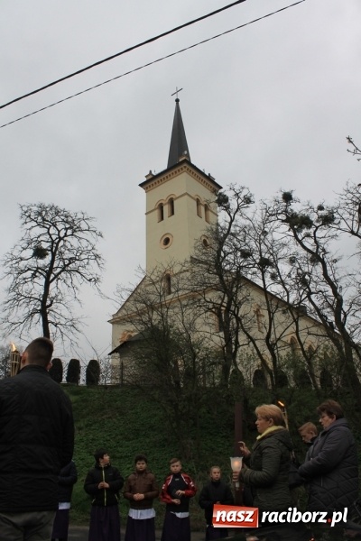 Zdjęcie w galerii na portalu naszraciborz.pl: IV Droga Krzyżowa ulicami Sławikowa wiadomości z regionu