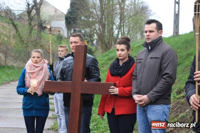 Zdjęcie w galerii na portalu naszraciborz.pl: IV Droga Krzyżowa ulicami Sławikowa wiadomości z regionu