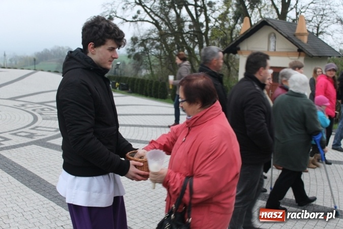 Zdjęcie w galerii na portalu naszraciborz.pl: IV Droga Krzyżowa ulicami Sławikowa wiadomości z regionu
