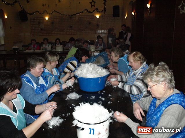 Zdjęcie w galerii na portalu naszraciborz.pl: Dużo pierza i śląskie śpiewanie wiadomości z regionu