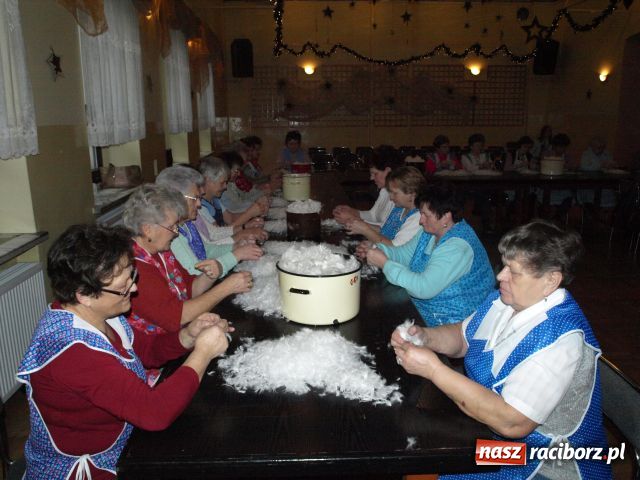 Zdjęcie w galerii na portalu naszraciborz.pl: Dużo pierza i śląskie śpiewanie wiadomości z regionu