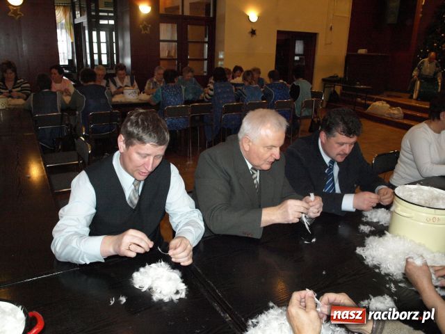 Zdjęcie w galerii na portalu naszraciborz.pl: Dużo pierza i śląskie śpiewanie wiadomości z regionu