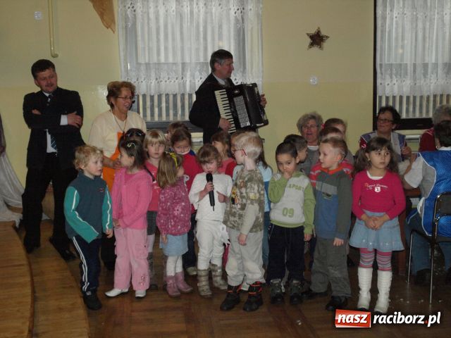 Zdjęcie w galerii na portalu naszraciborz.pl: Dużo pierza i śląskie śpiewanie wiadomości z regionu