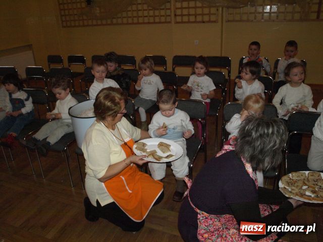 Zdjęcie w galerii na portalu naszraciborz.pl: Dużo pierza i śląskie śpiewanie wiadomości z regionu