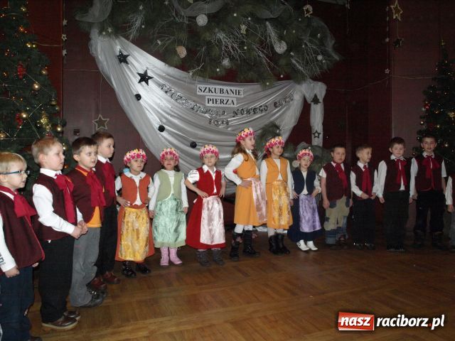 Zdjęcie w galerii na portalu naszraciborz.pl: Dużo pierza i śląskie śpiewanie wiadomości z regionu