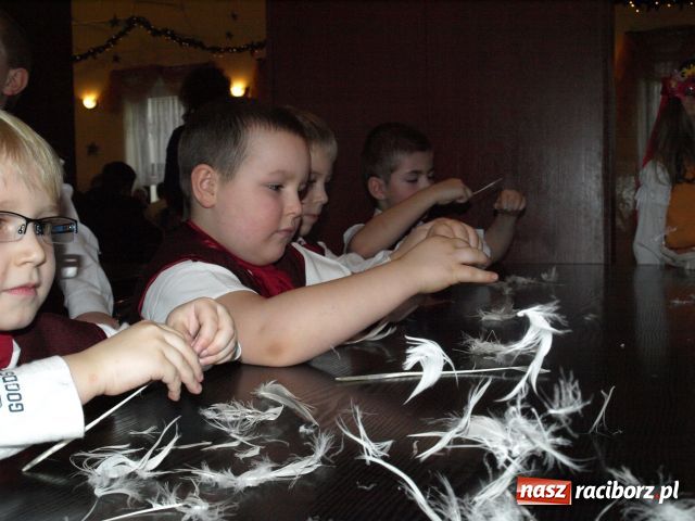 Zdjęcie w galerii na portalu naszraciborz.pl: Dużo pierza i śląskie śpiewanie wiadomości z regionu