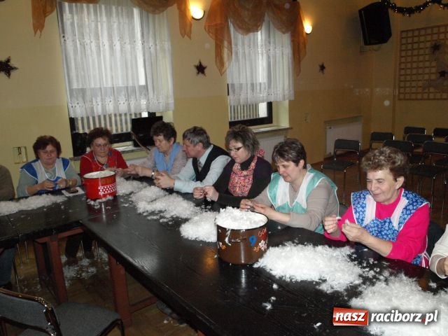 Zdjęcie w galerii na portalu naszraciborz.pl: Dużo pierza i śląskie śpiewanie wiadomości z regionu