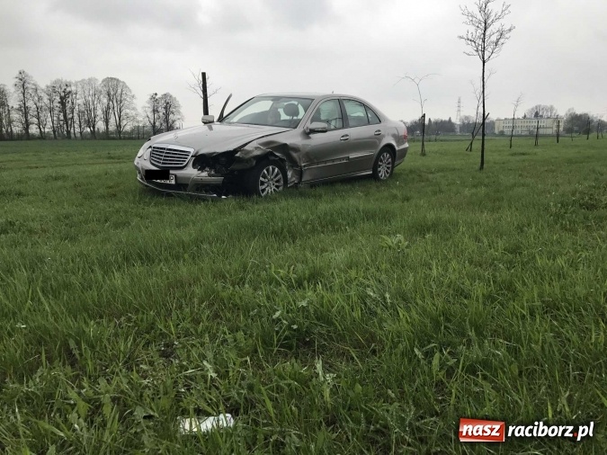 Zdjęcie w galerii na portalu naszraciborz.pl: Matiz wjechał w mercedesa na Piaskowej wiadomości z regionu