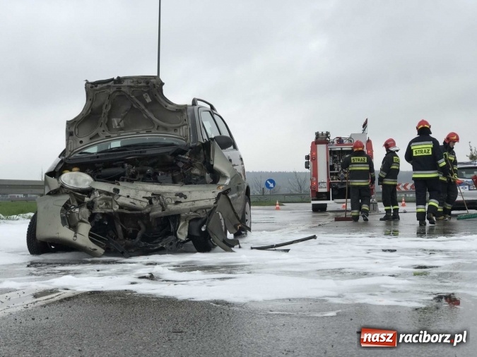 Zdjęcie w galerii na portalu naszraciborz.pl: Matiz wjechał w mercedesa na Piaskowej wiadomości z regionu