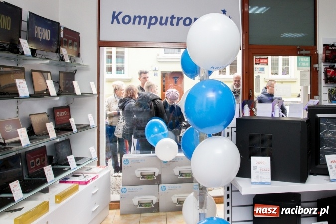 Zdjęcie w galerii na portalu naszraciborz.pl: Wielkie otwarcie salonu KOMPUTRONIK w Raciborzu przy Bankowej wiadomości z regionu