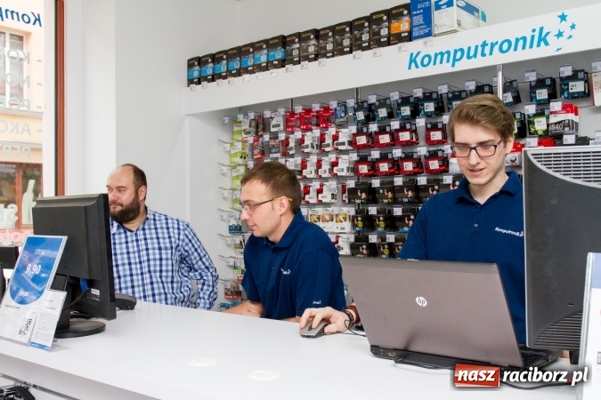 Zdjęcie w galerii na portalu naszraciborz.pl: Wielkie otwarcie salonu KOMPUTRONIK w Raciborzu przy Bankowej wiadomości z regionu