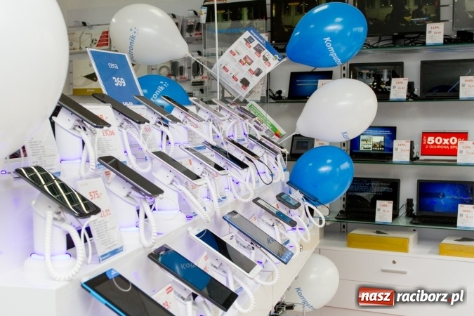 Zdjęcie w galerii na portalu naszraciborz.pl: Wielkie otwarcie salonu KOMPUTRONIK w Raciborzu przy Bankowej wiadomości z regionu