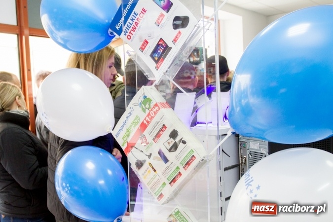 Zdjęcie w galerii na portalu naszraciborz.pl: Wielkie otwarcie salonu KOMPUTRONIK w Raciborzu przy Bankowej wiadomości z regionu